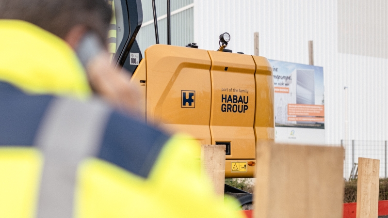 Bagger von HABAU GROUP